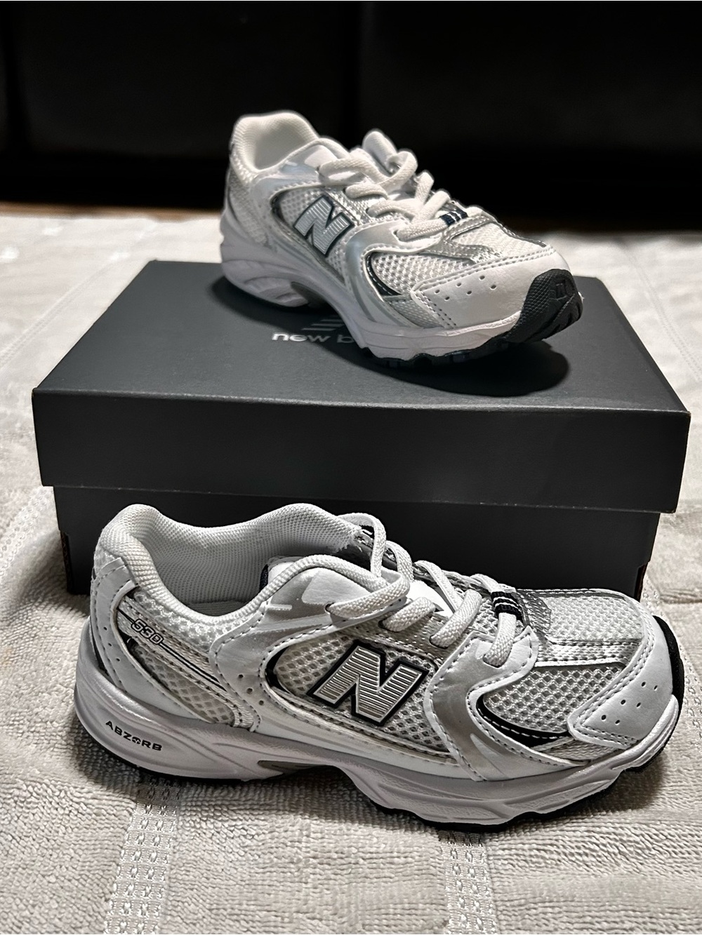 New Balance Toddler White and Black Athletic Sneakers SZ:10